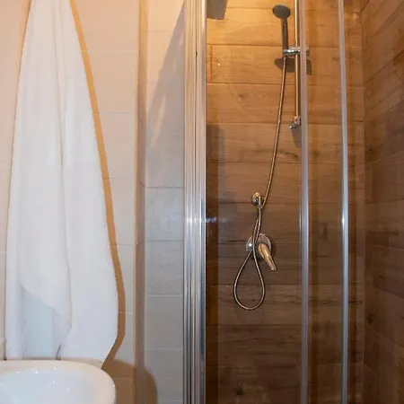 招待所 Maison L'amuri 4*